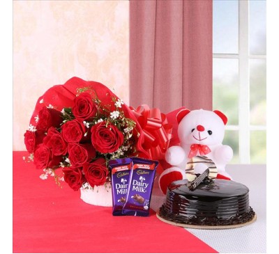 Pure Love – Roses White Chocolates & Dark Chocolate Cake 